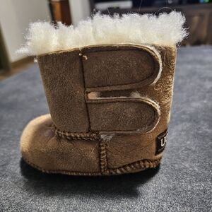 UGG Tan Baby Walker Shoes with Cream Fur